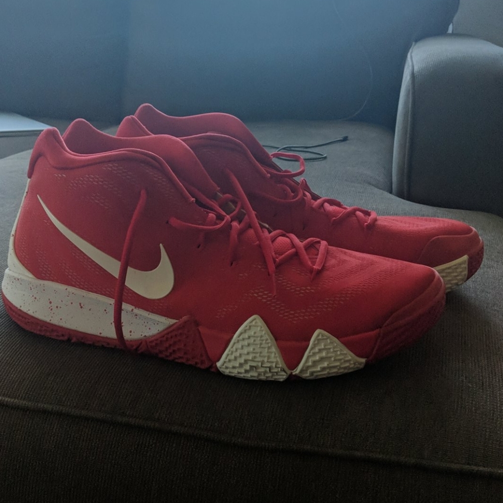 Kyrie 4